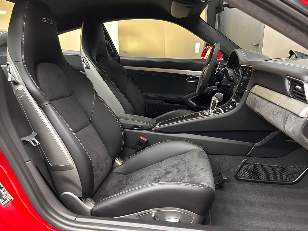 PORSCHE 911 2018
