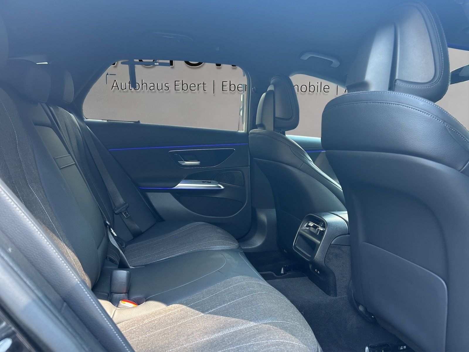 Fahrzeugabbildung Mercedes-Benz e T-Modell DISTRO AHK KEYLESS LRH LED AVANTG