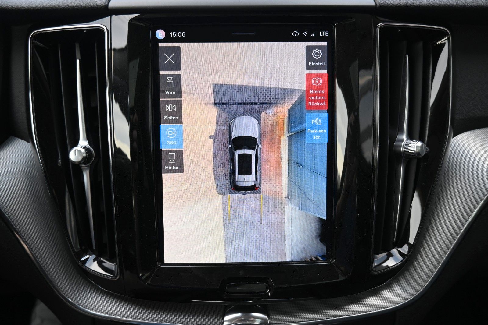 Fahrzeugabbildung Volvo XC60 B4 D Plus Dark*FSHZG*PANO*360°*ACC