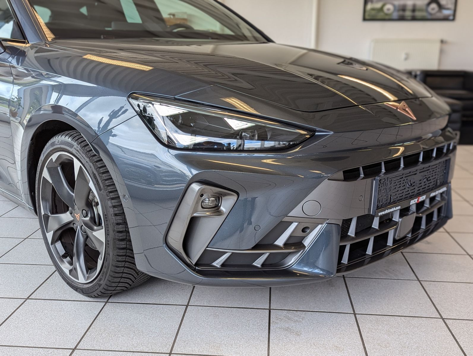 CUPRA Leon 2.0 TDI DSG Matrix Sennh Dynamic-Sitze Edge - Image 9