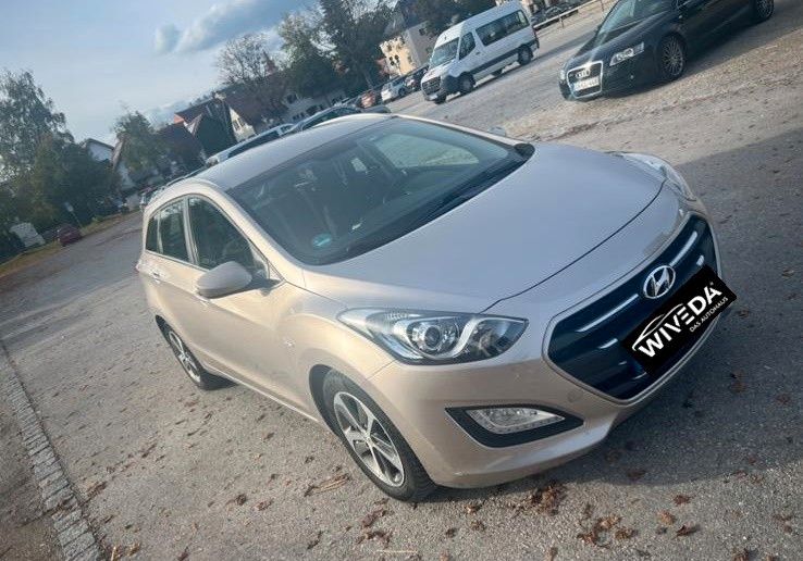 HYUNDAI i30