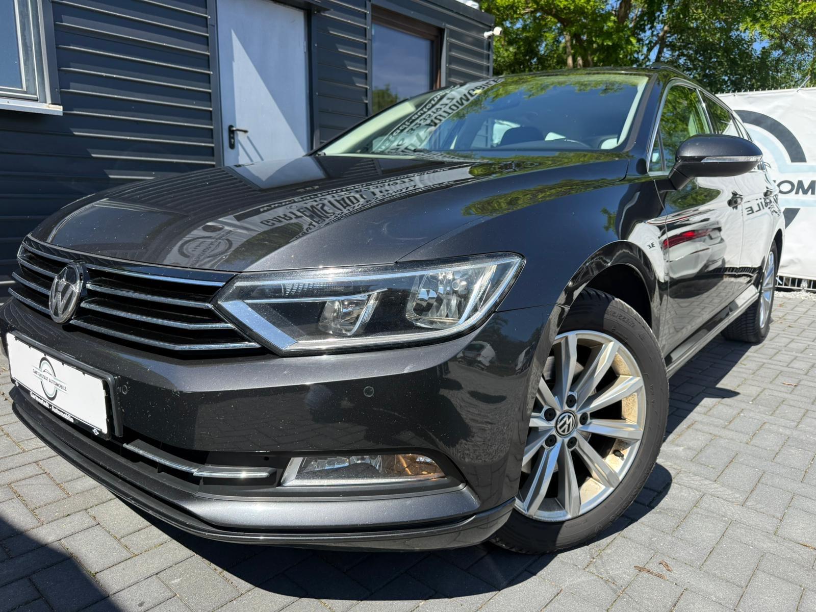 Volkswagen Passat Var. Comfort. DSG ACC NAVI KAMERA APP-CON