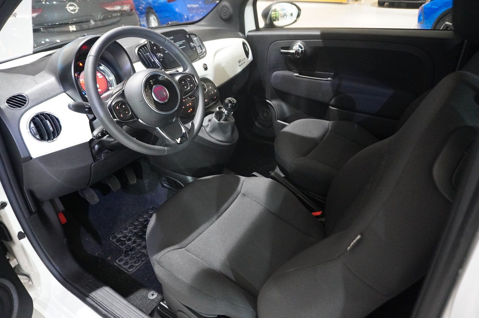 Fahrzeugabbildung Fiat 500 1.0 GSE HYBRID DOLCEVITA NAVI/LED/PDC/DAB+
