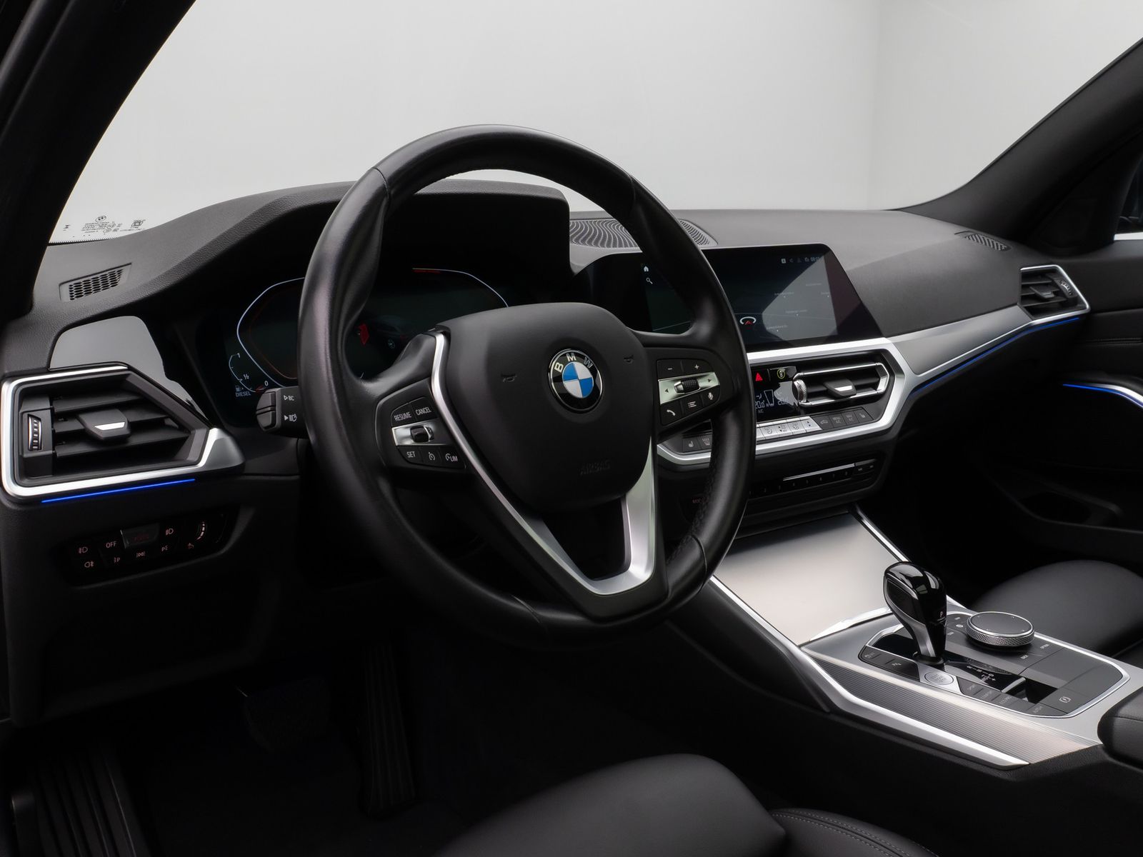 Fahrzeugabbildung BMW 320d Sport Line Panorama Laser HUD DAB HiFi AHK