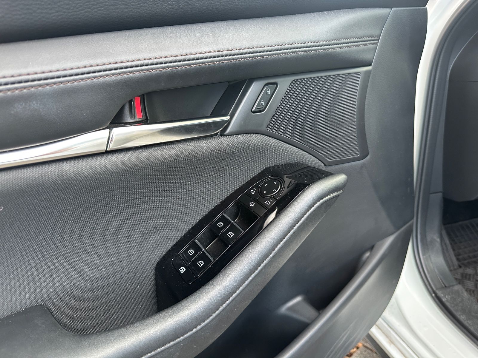 Fahrzeugabbildung Mazda 3 Homura*LED*APPLECAR*ACC*ALLTWETTER