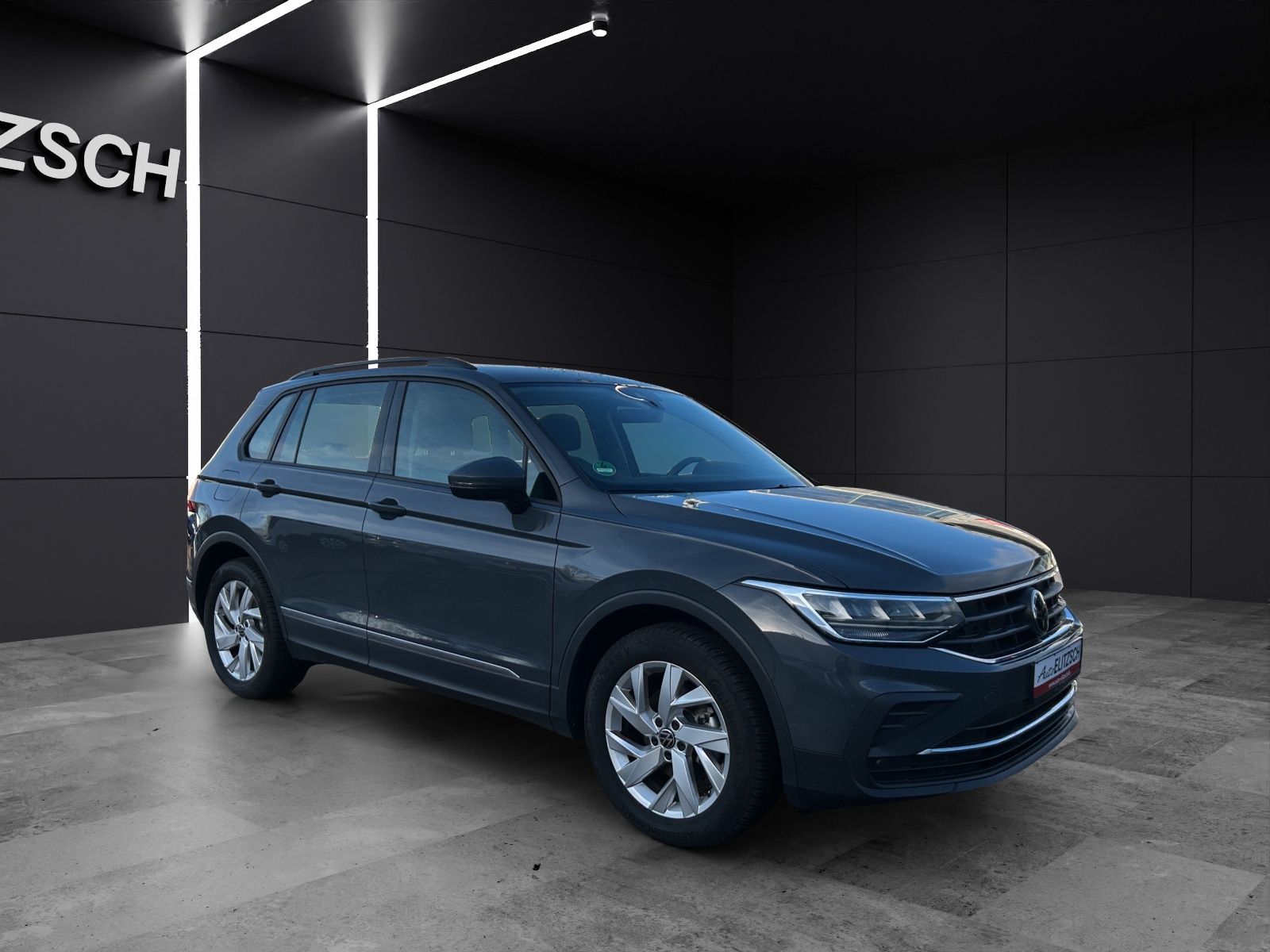 Fahrzeugabbildung Volkswagen Tiguan TSI Life LED ACC SH LRHzg PDC 18" WeConne