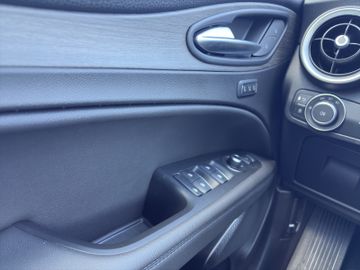 Alfa Romeo Stelvio 2.0 Turbo Ti Q4 *LENKRADHEIZUNG*KEYLESS*