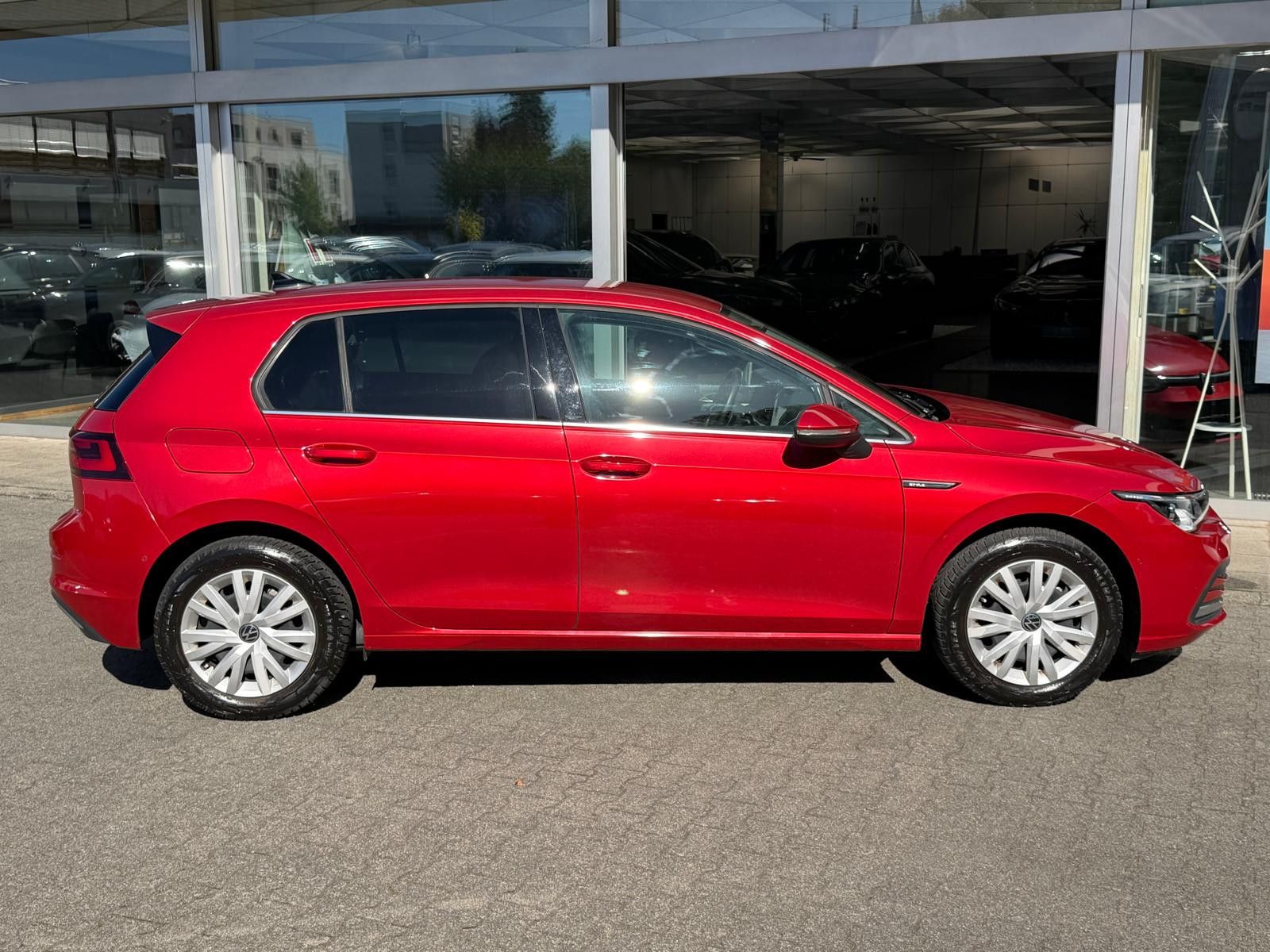 Fahrzeugabbildung Volkswagen Golf 1,5 eTSI Style >VIRTU+MEMO+LED+MASS+SHZ+ACC