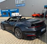 Porsche 911 Turbo - Porsche schwarz Cabrio 911 mit Benzin-Antrieb