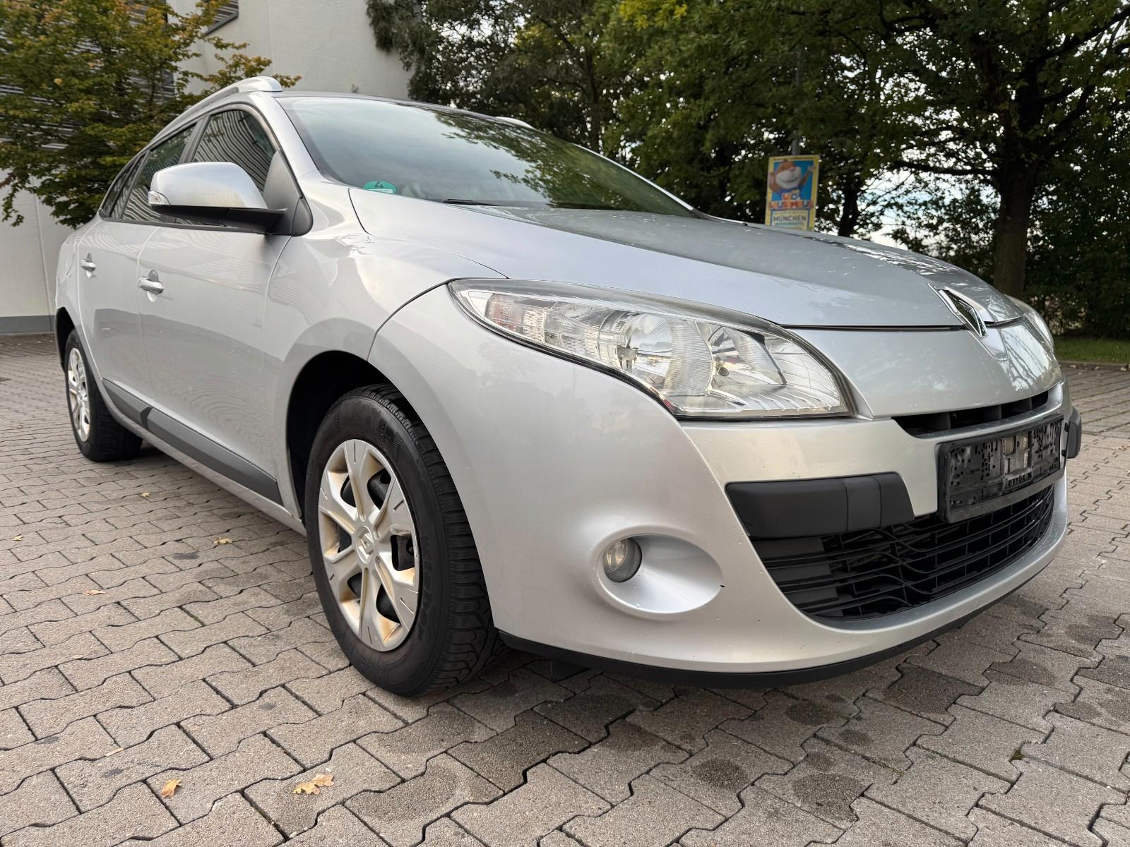 Renault Megane 2011 — interior