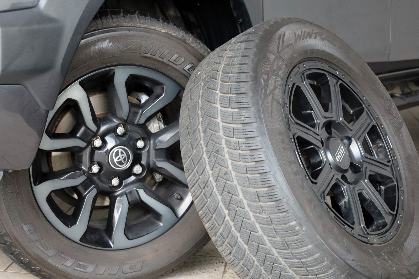 Fahrzeugabbildung Toyota Hilux 2.8 D-4D Invincible,HardTOP,8xAluräder,AHK