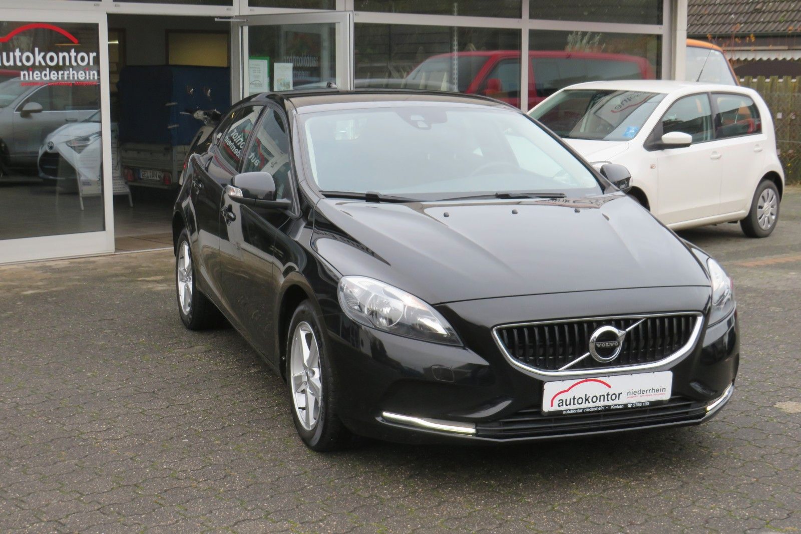 Fahrzeugabbildung Volvo V40 Kinetic NAVI TELVOR KLIMATRONIC 8-FACH ALU