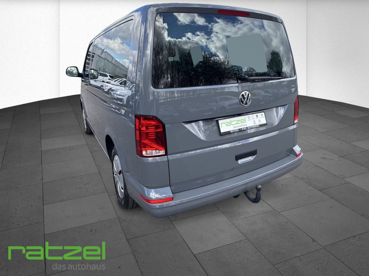 Fahrzeugabbildung Volkswagen T6.1 Multivan Family Trendline 4 Sitze AHK Navi