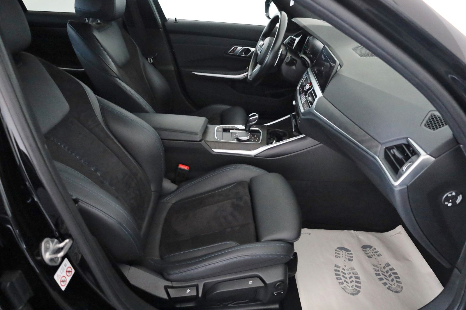 Fahrzeugabbildung BMW 320 i M Sport, T.Leder,Navi,LED,SH,Kamera