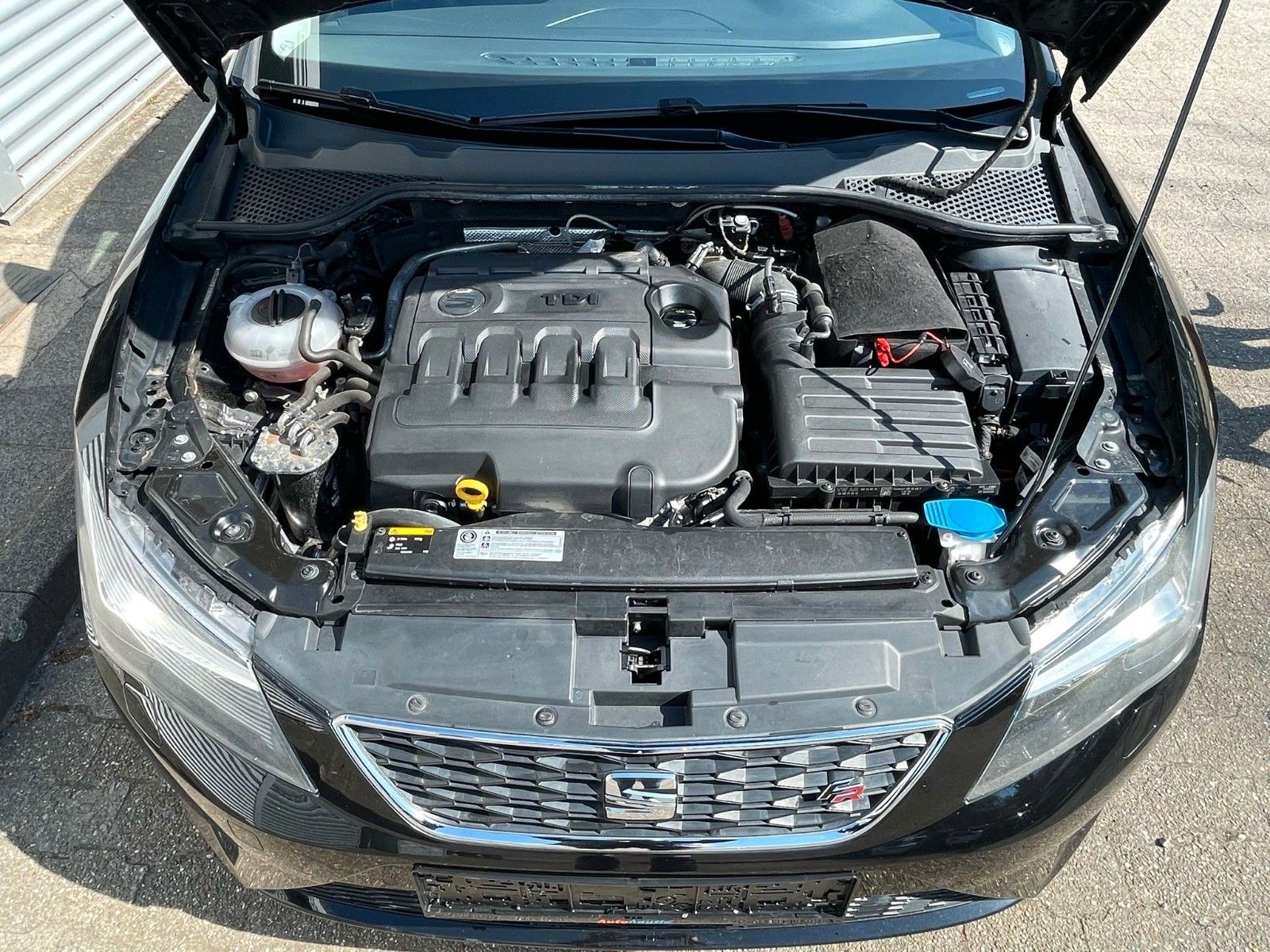 Fahrzeugabbildung SEAT Leon 2.0TDI FR DSG KLIMAAUT LEDER NAVI LED 2.Hd