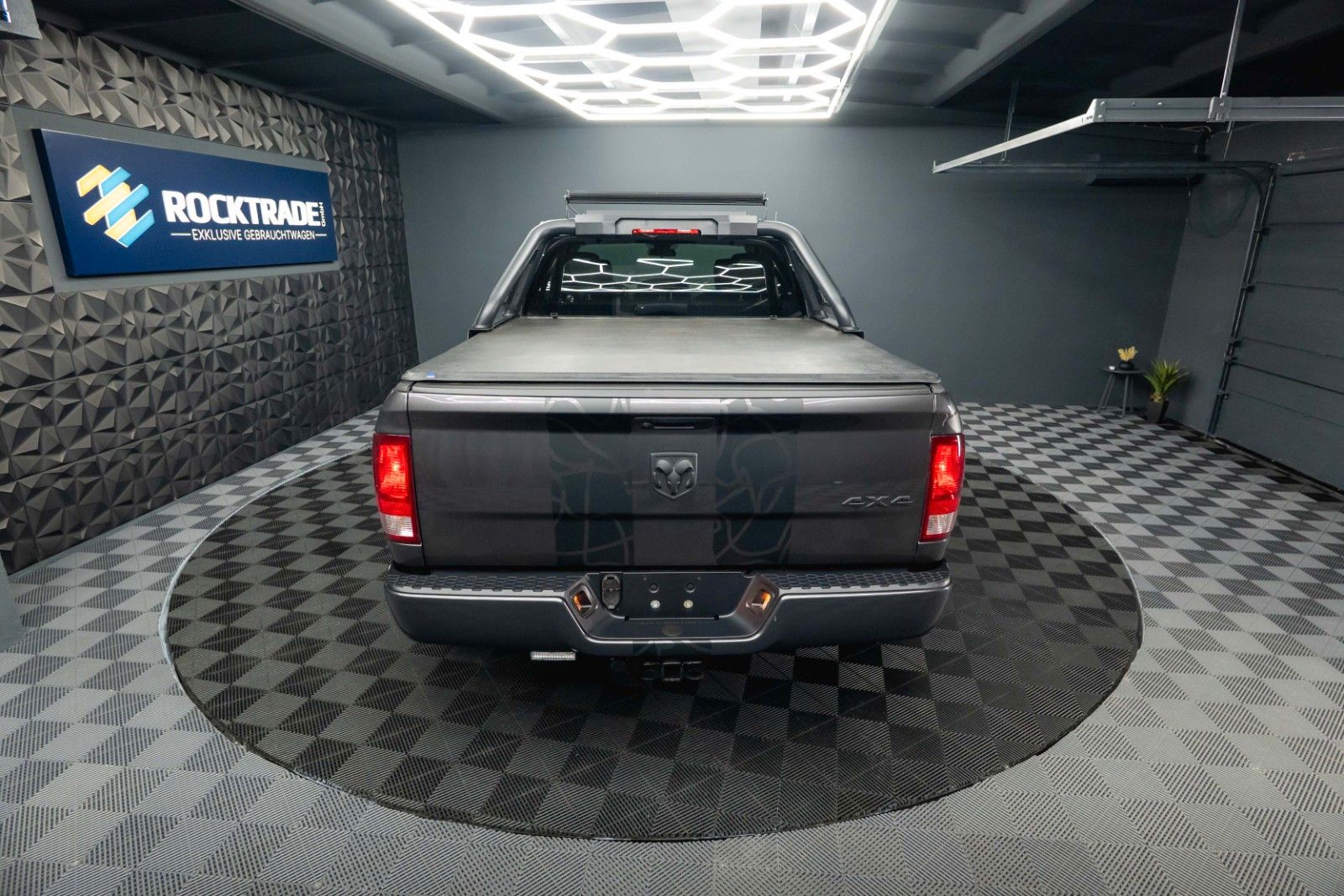 Fahrzeugabbildung Dodge RAM 5.7 V8 HEMI 4x4 OFFROAD Night-Paket *LED*19%