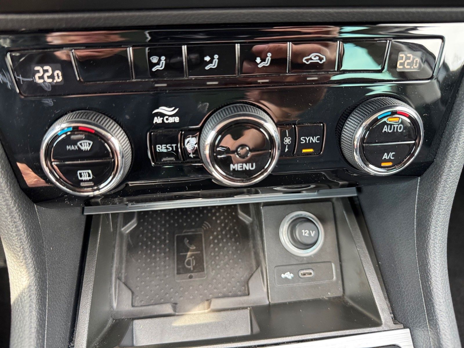 Fahrzeugabbildung SKODA Superb Combi Ambition