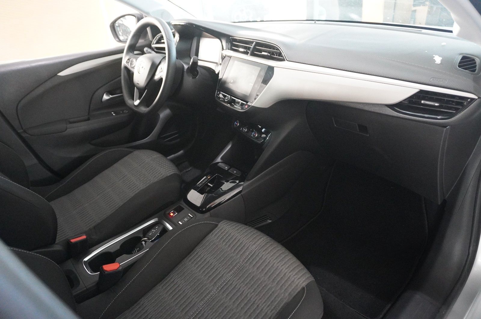 Fahrzeugabbildung Opel Corsa-e F EDITION 7KW NAVI/VIRT/SHZ/DAB/WÄRMEP.
