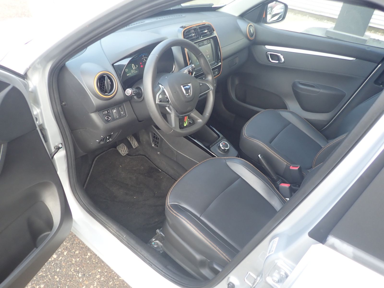 Fahrzeugabbildung Dacia Spring Electric Comfort Plus 45 PS