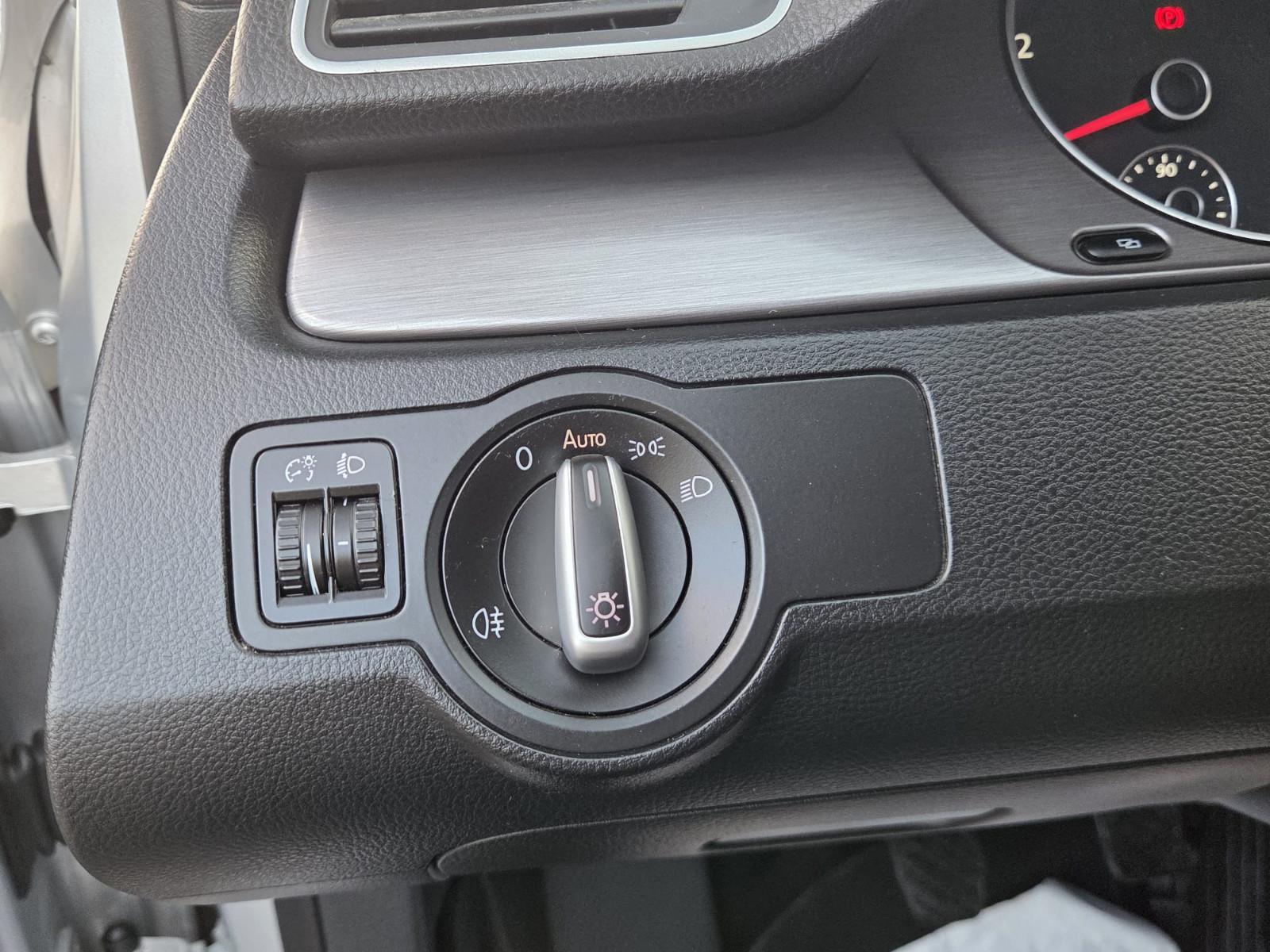 Volkswagen Passat 2012 — photo 18