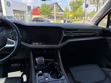 Volkswagen Touareg - 12