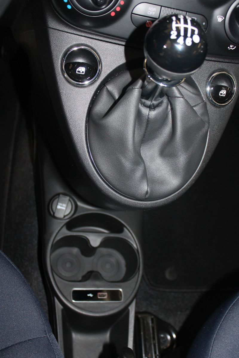 Fahrzeugabbildung Fiat 500 Hybrid CULT KLIMA DAB+ Allwetterreifen Tempo