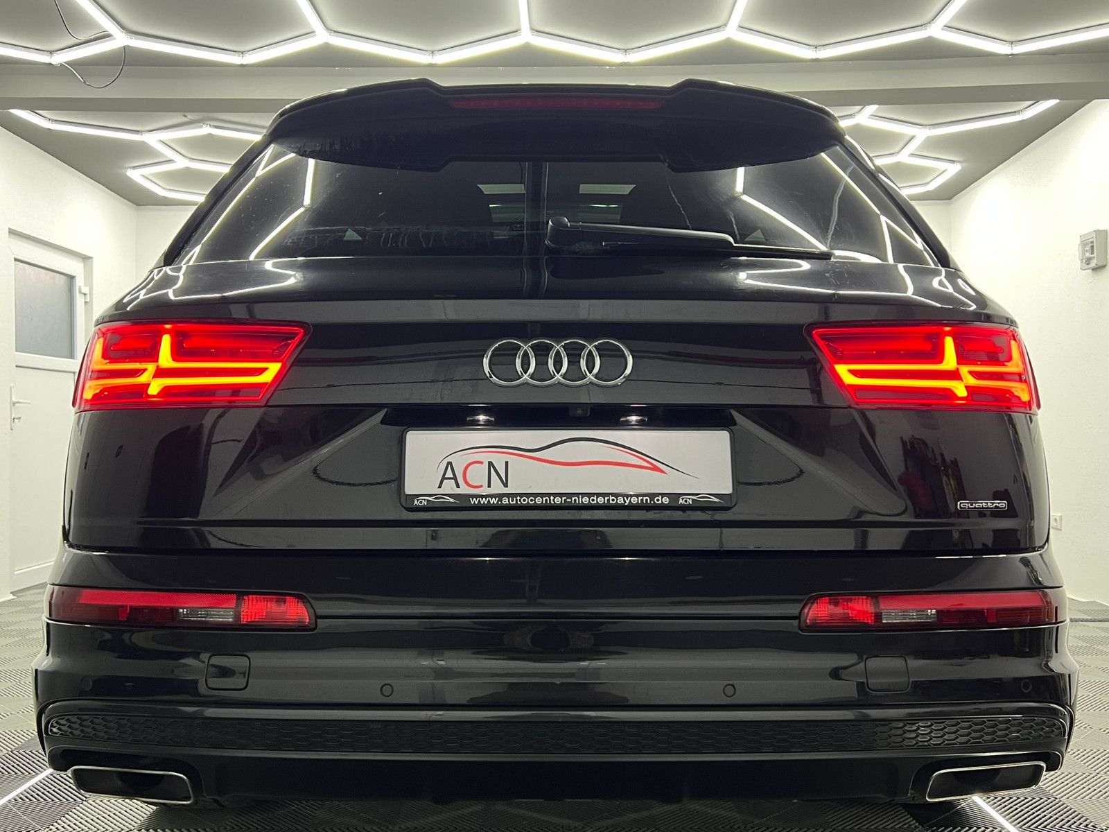 Fahrzeugabbildung Audi Q7 3.0 TDI Quattro/S-LINE/AHK/AMBI+/PANO/7-SITZ