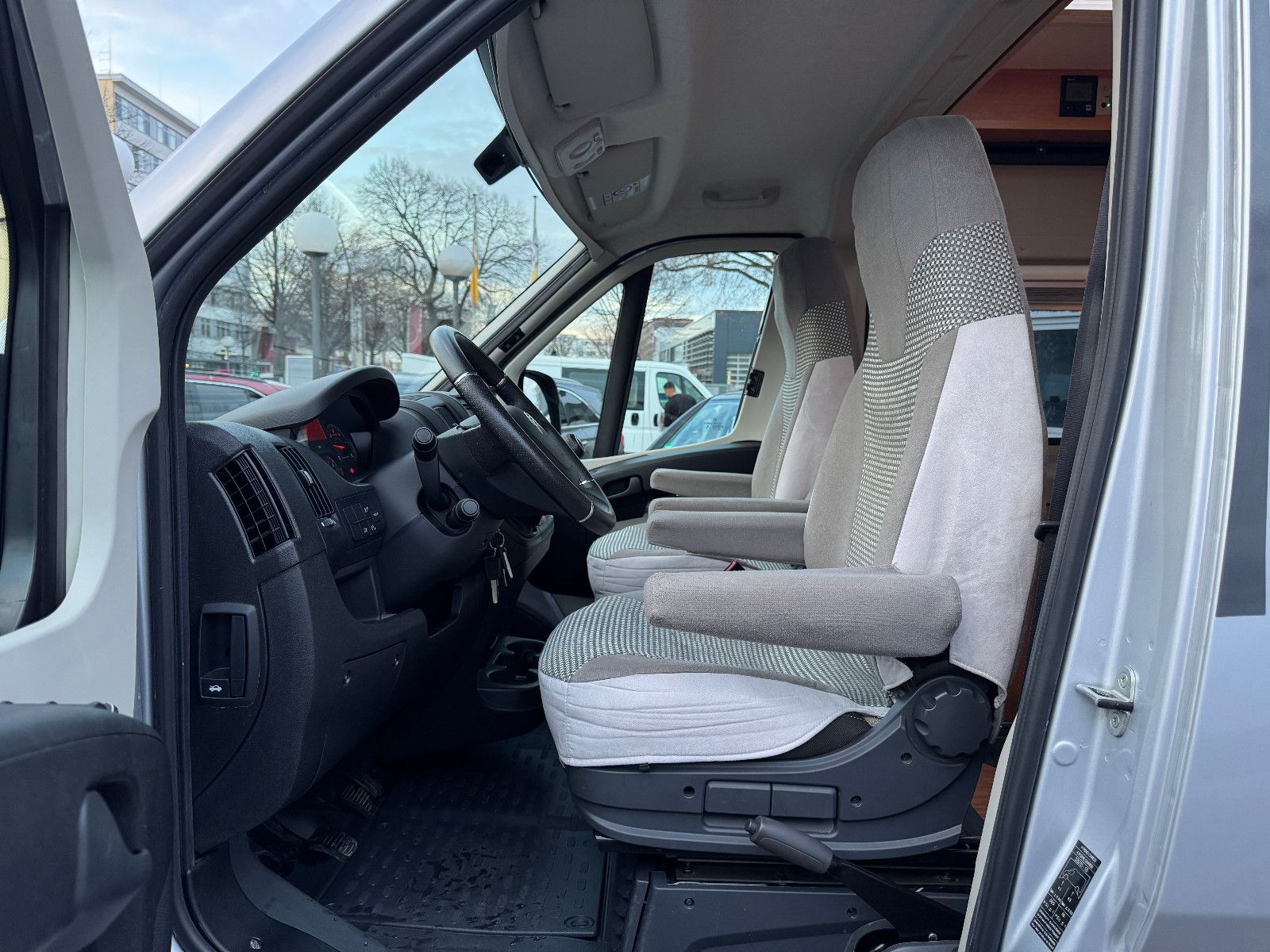 Fahrzeugabbildung Pössl 600 2WIN R PLUS CITROEN RAUMBAD VOLL SCHECKHEFT