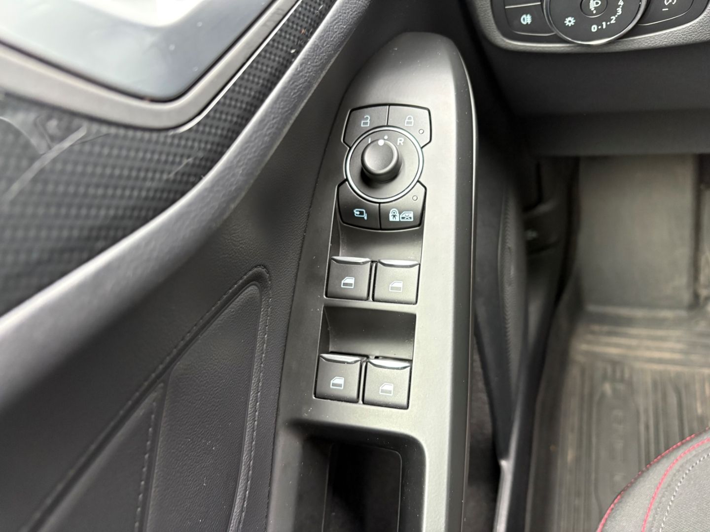 Fahrzeugabbildung Ford Focus Turnier ST-Line SpurhalteASS LED Kamera