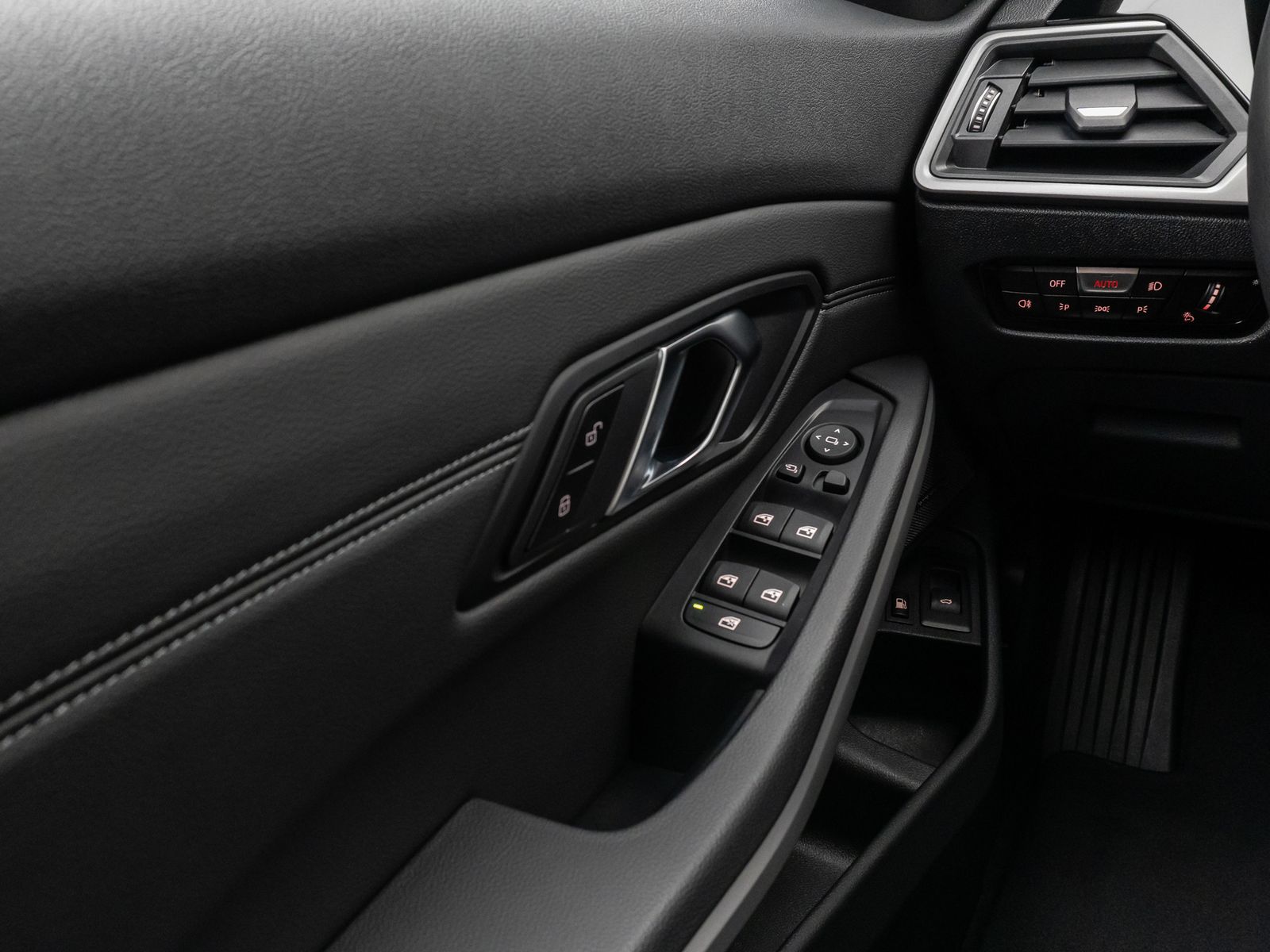 Fahrzeugabbildung BMW 330e Laser 360°HUD DAB H/K Lenkrhzg ACC Komfort
