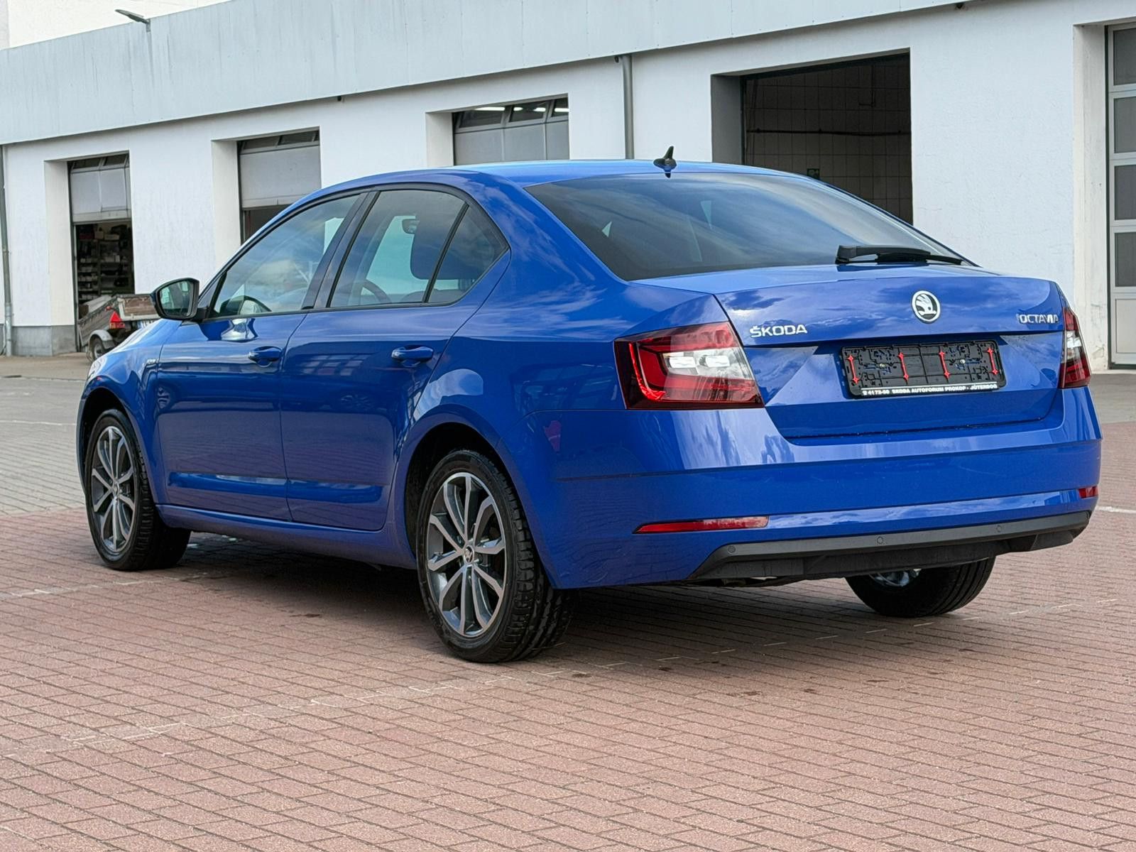 Fahrzeugabbildung SKODA Octavia Lim.*STNDHZNG*SZHZNG*TEMPOMAT*CARPLAY*