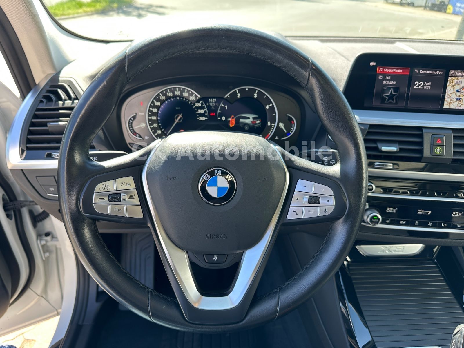 Fahrzeugabbildung BMW X3 xDrive20d Advantage/Navi/Head-Up/Pano/AHK