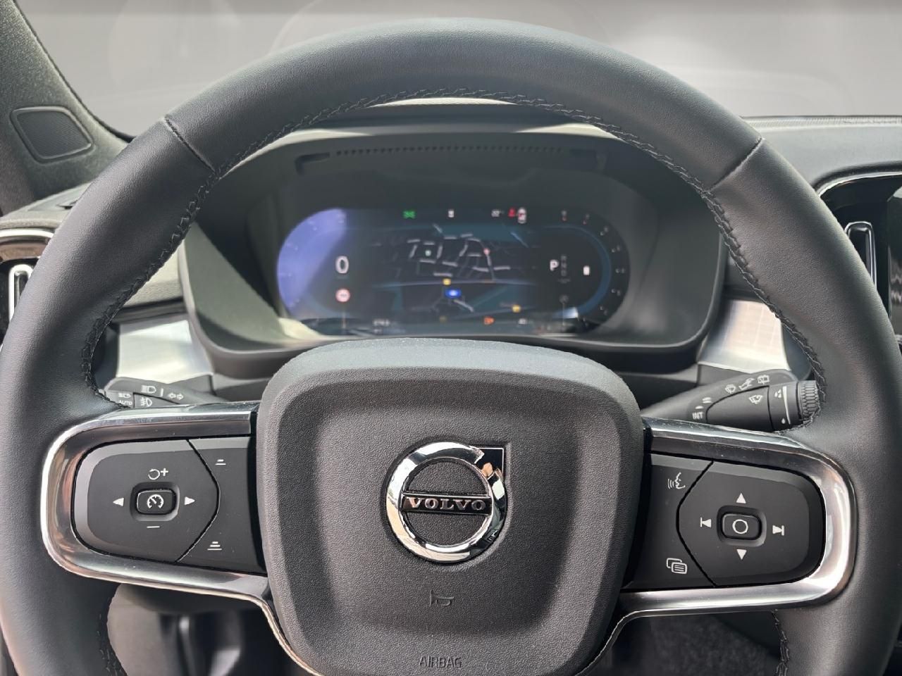 Fahrzeugabbildung Volvo XC40 B4 Benzin Plus Black Edition 2WD