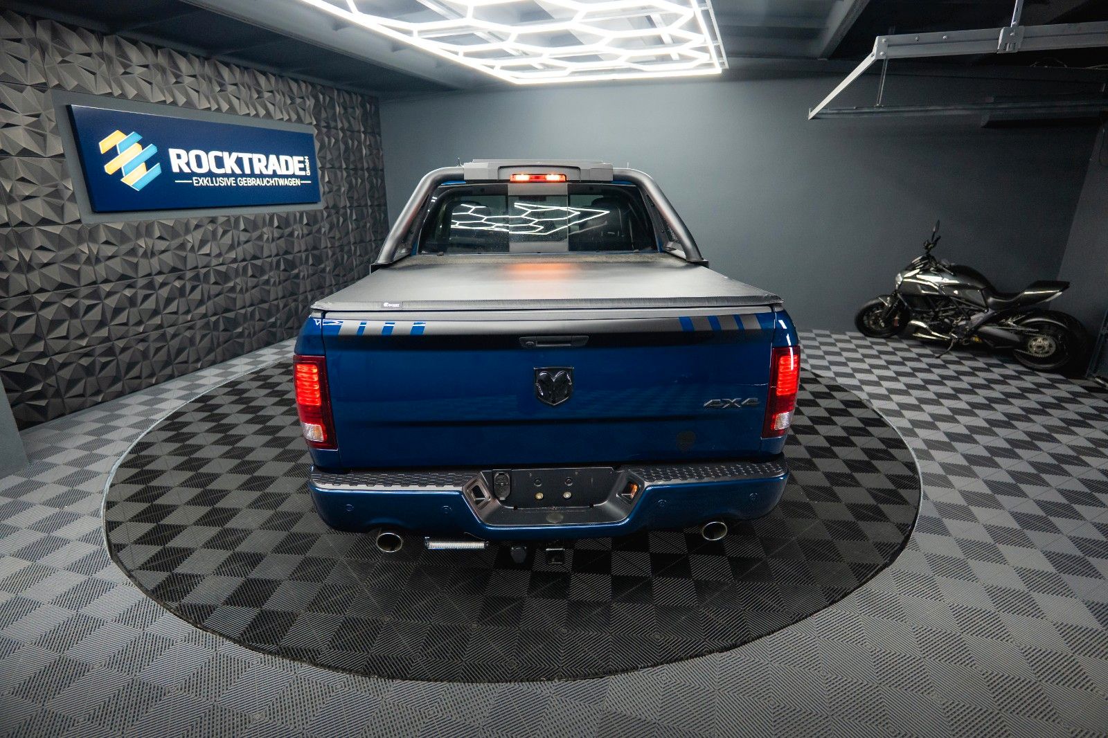 Fahrzeugabbildung Dodge RAM 5.7 V8 HEMI 4x4 OFFROAD Night Edition *19%*