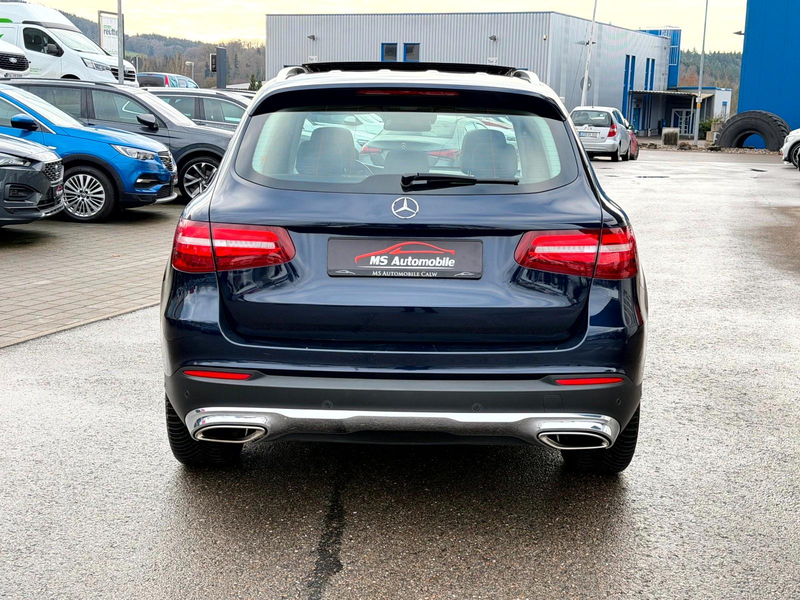 Mercedes-Benz GLC 300 4Matic Exclusive Pano_LED_Navi_HeadUp