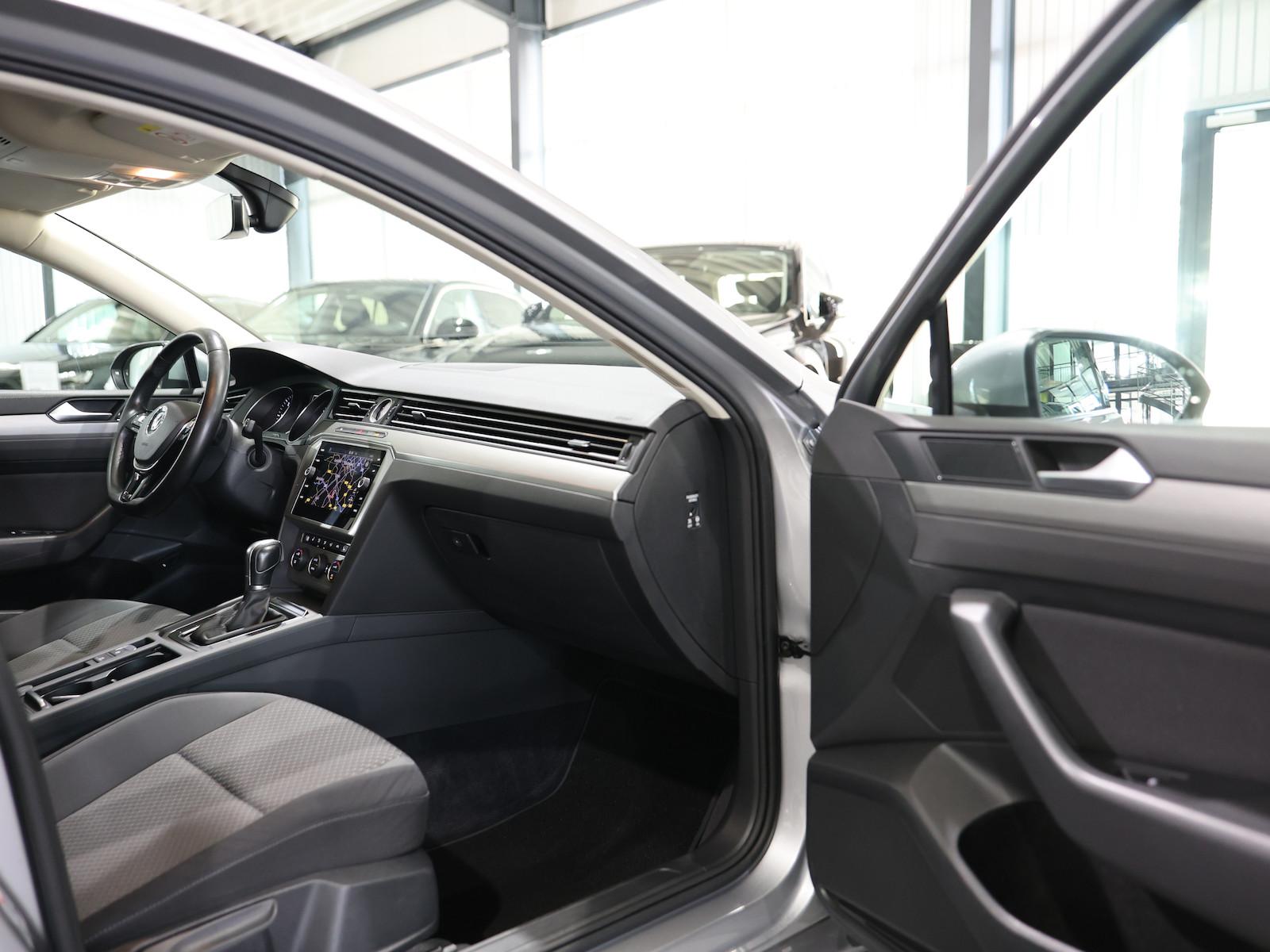 Volkswagen Passat Variant 2.0 TDI DSG BMT / NAVI-DM, ACC