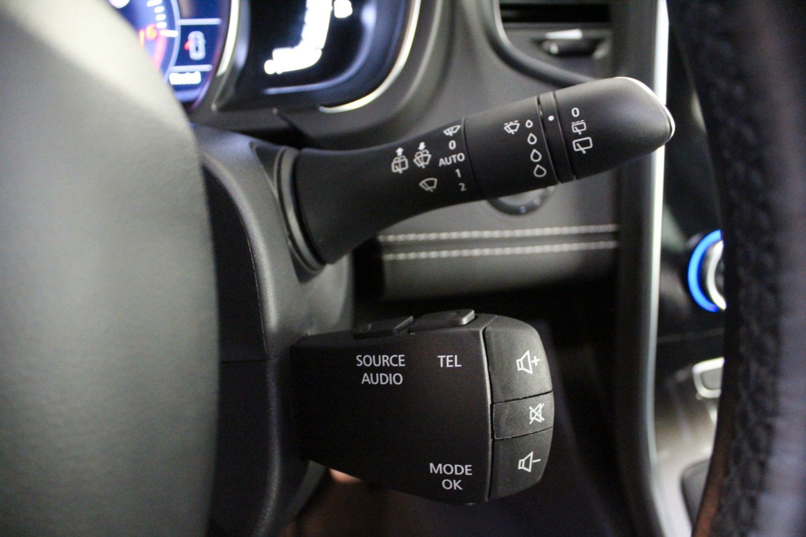 Fahrzeugabbildung Renault Grand Scenic Tce160 EDC Black*Panorama*