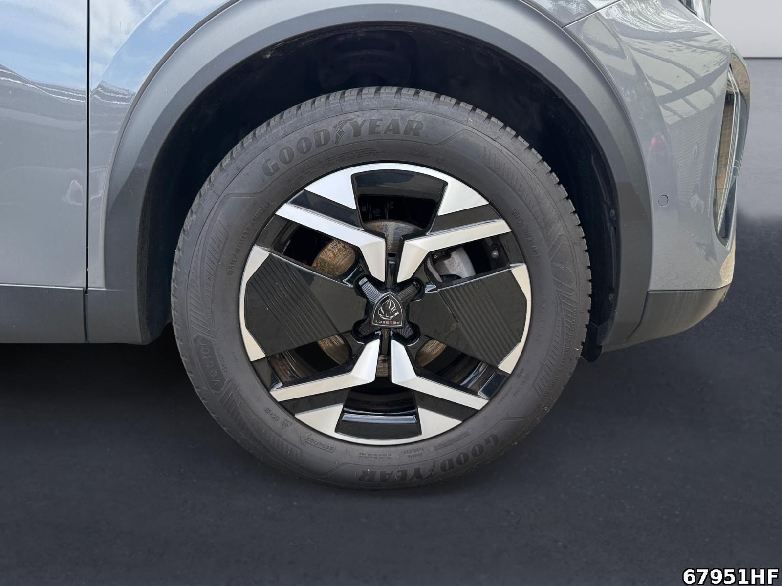 Fahrzeugabbildung Peugeot 2008 1.2 PureTech 130, GT