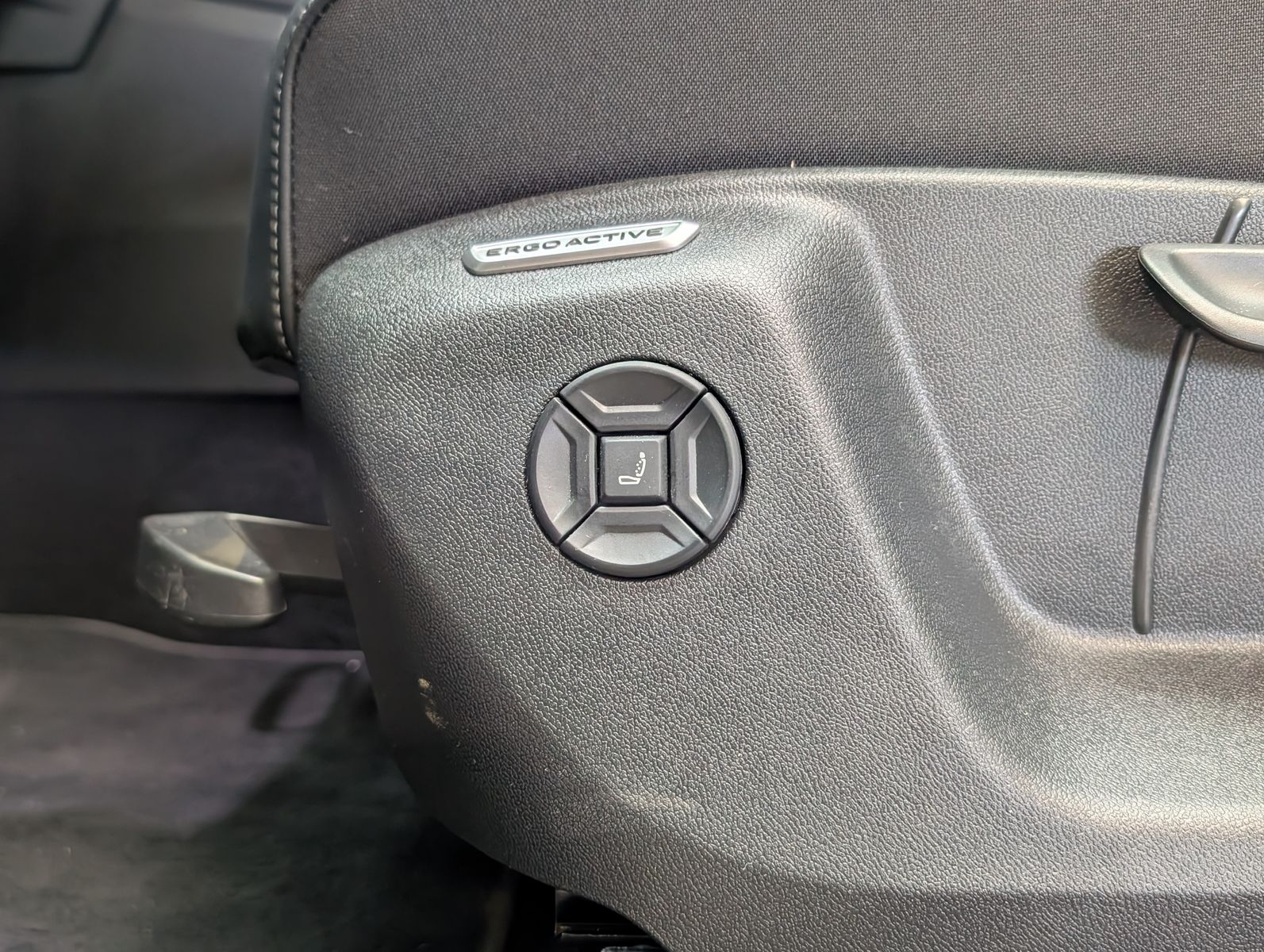 Fahrzeugabbildung Volkswagen Tayron 2.0TDI 4M R-Line Launch Pano Black AHK 20