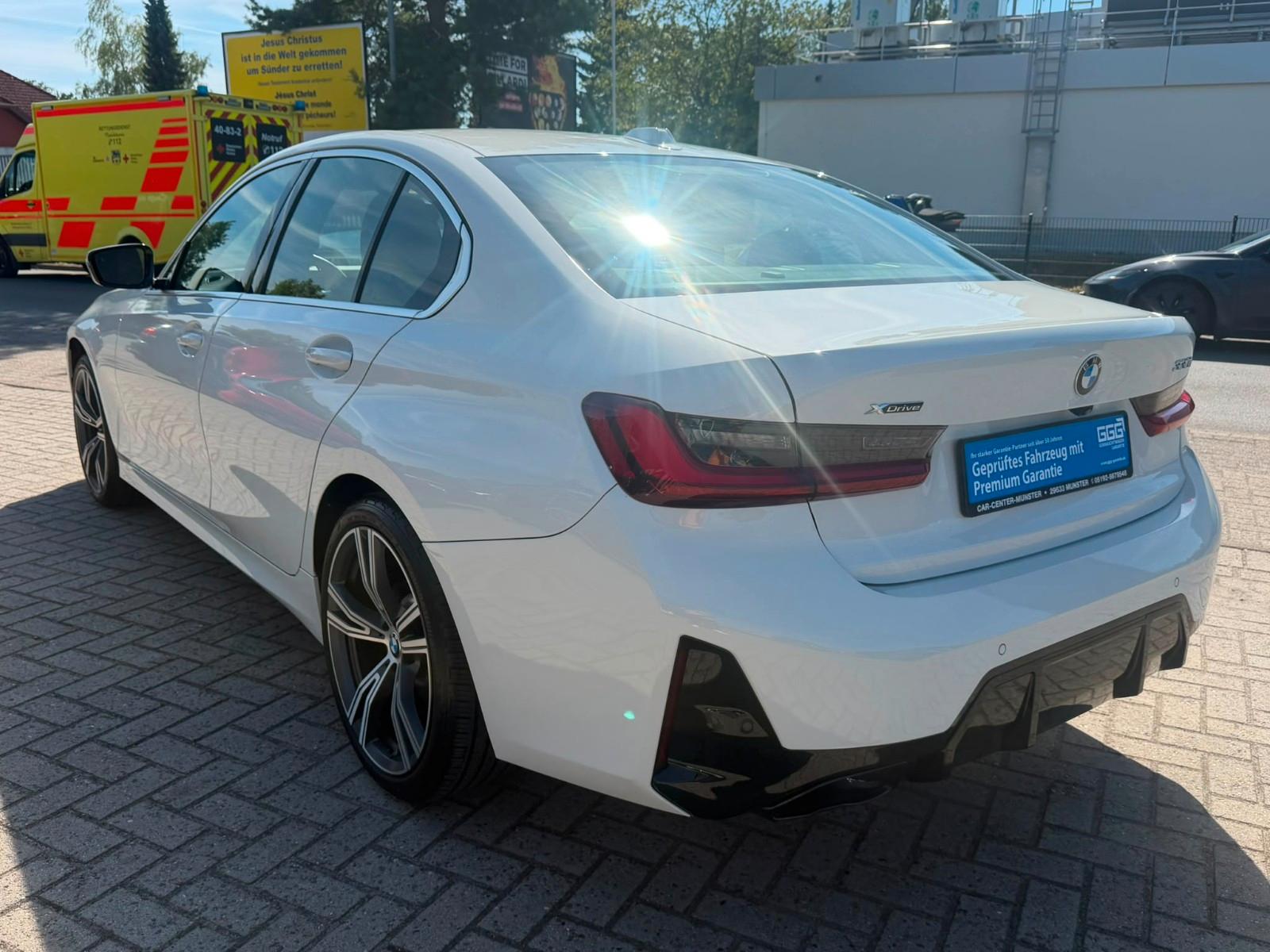 BMW 330i xDrive Automatic M Paket Leder Navi LED