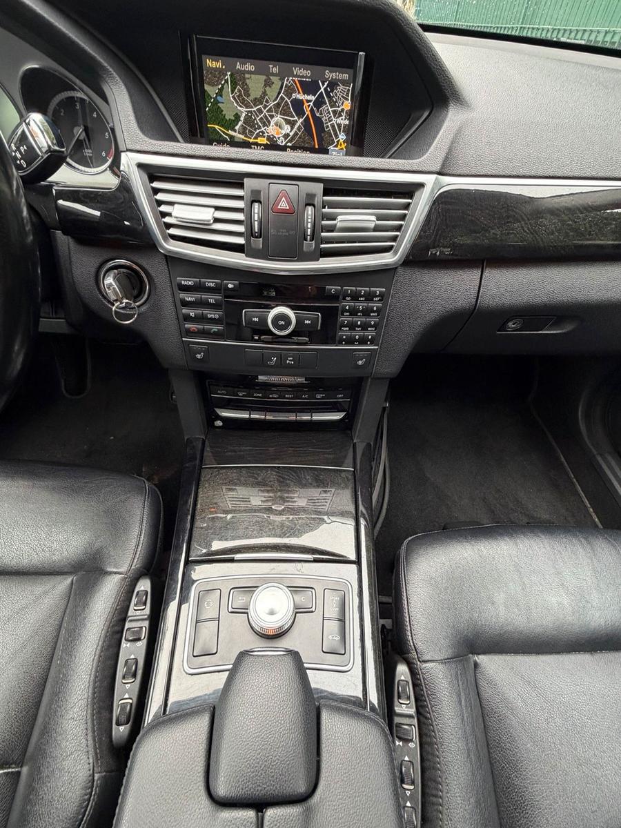 Mercedes-Benz 300 2011 — photo 9