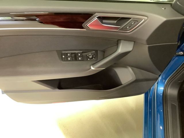 Touran Highline 2,0 TDI 110 kW DSG  LED, AZV, Na