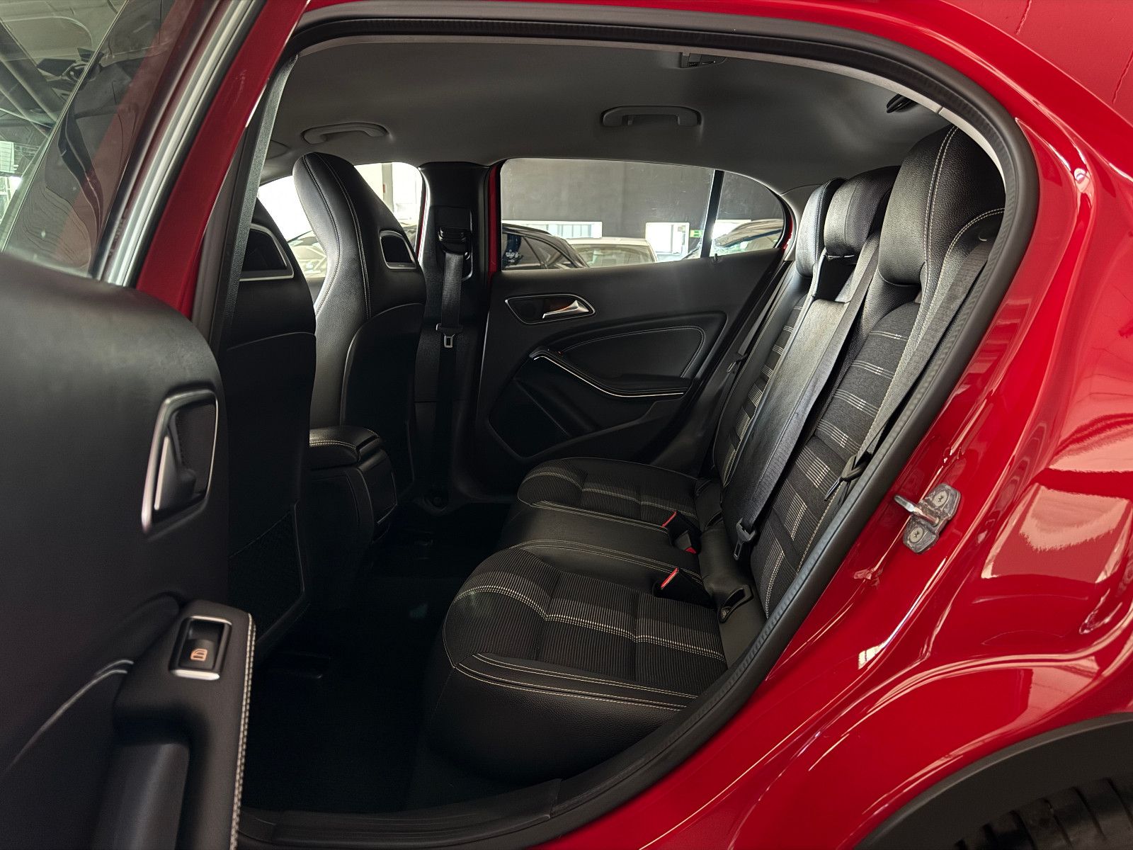 Fahrzeugabbildung Mercedes-Benz GLA 200 7G-DCT SPORTPAKET URBAN NAVI LED KAMERA