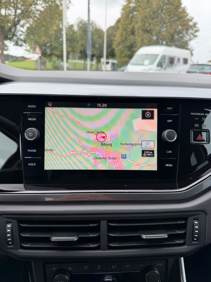Fahrzeugabbildung Volkswagen Polo VI Highline Automatik Sitzhzg Abstand uvm.