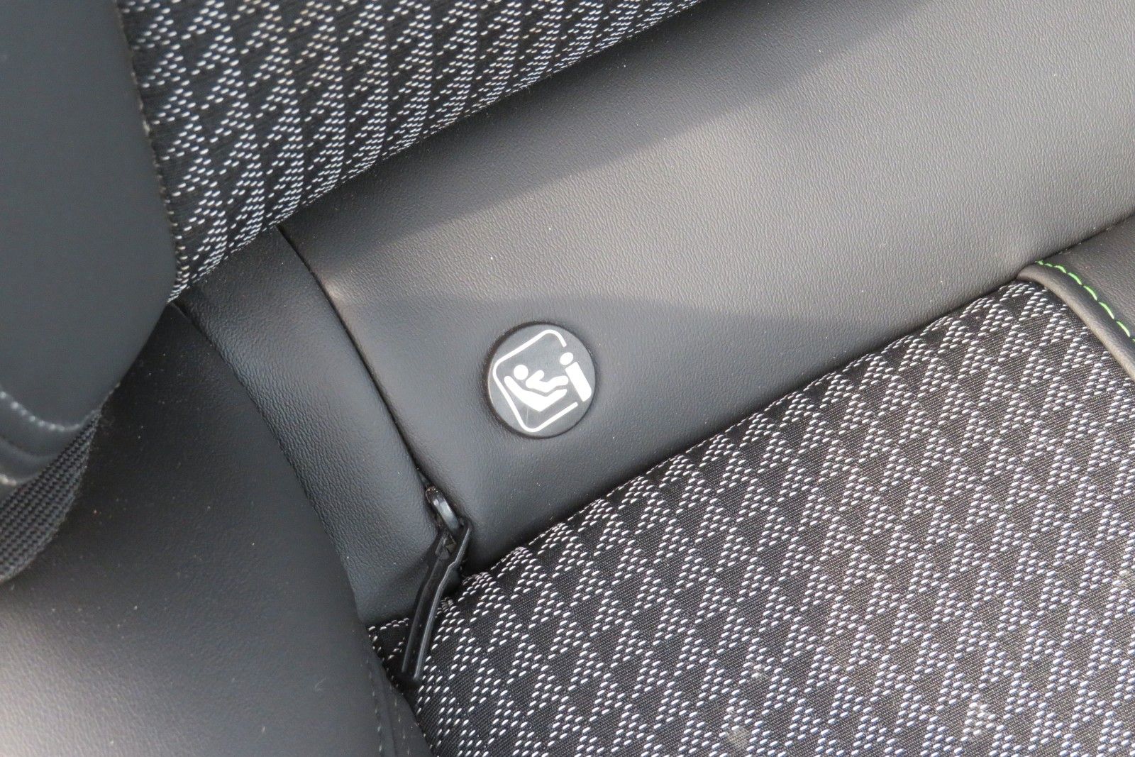 Fahrzeugabbildung Peugeot 2008 e- GT PDC KAMERA NAVI SITZH.