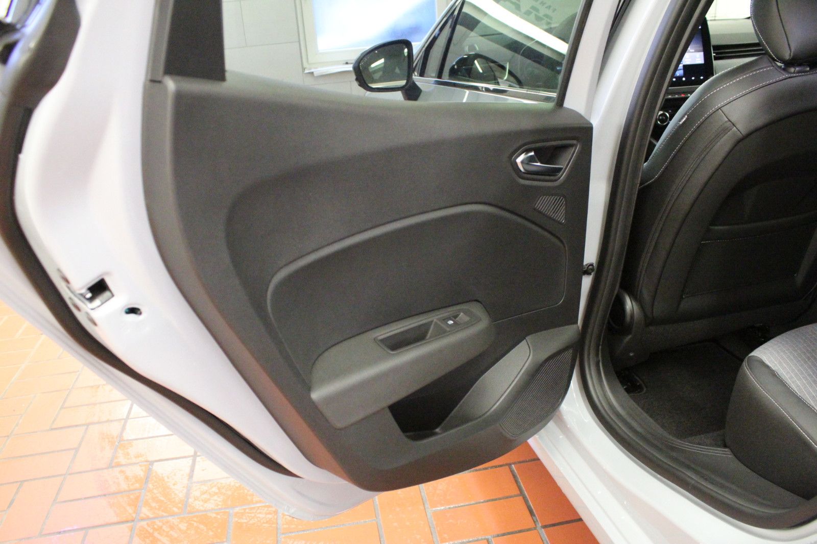 Fahrzeugabbildung Renault Clio TCe 90 Techno *Look-Paket*Winter-Paket*Bose