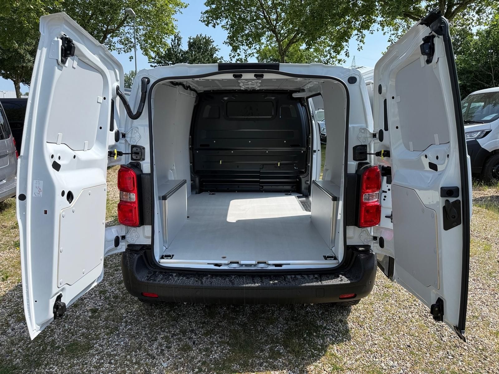 Fahrzeugabbildung Opel Vivaro M Kastenwagen 120 MT6