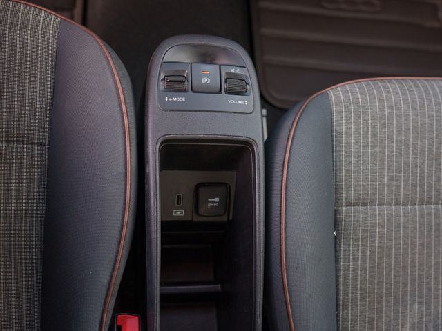 Vehicle photo 15