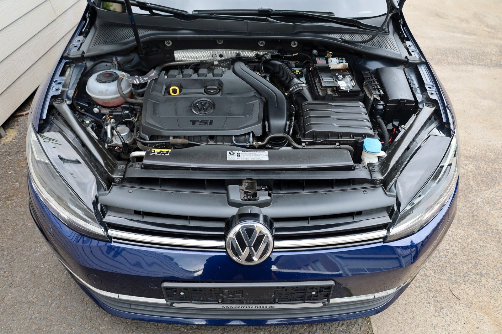 Fahrzeugabbildung Volkswagen Golf VII Variant Sound R Line ACC,LED,SH,Kamera