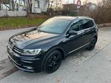 Volkswagen Tiguan Highline BMT/Start-Stopp 4Motion - Volkswagen Tiguan: Schwarz